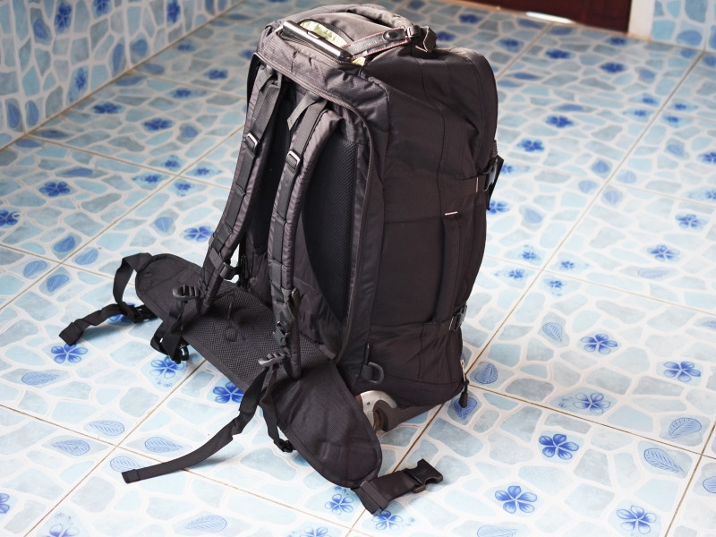 ショルダーハーネスをオープンした姿