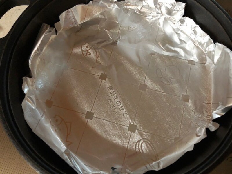 表面にシリコン加工がされているので、食材がくっつかない。無理にはがさないから破れない