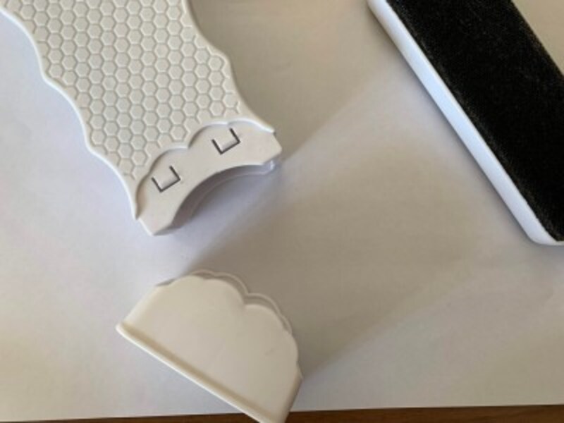 ケースの底をパかっと外すとたまったホコリが出てくる