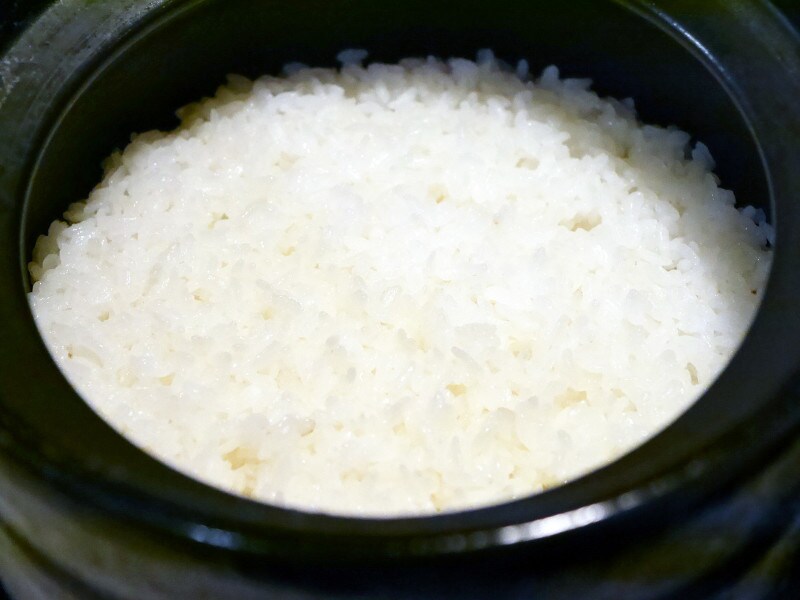 釉薬のおかげで焦げ付きなし！ごはんが立っていて、いわゆるカニの穴も見られます