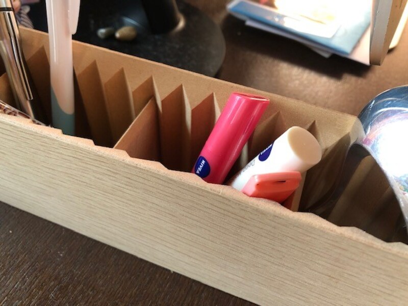 スタンドの背が低いので、リップやUSBなど短いものでも取り出しやすい