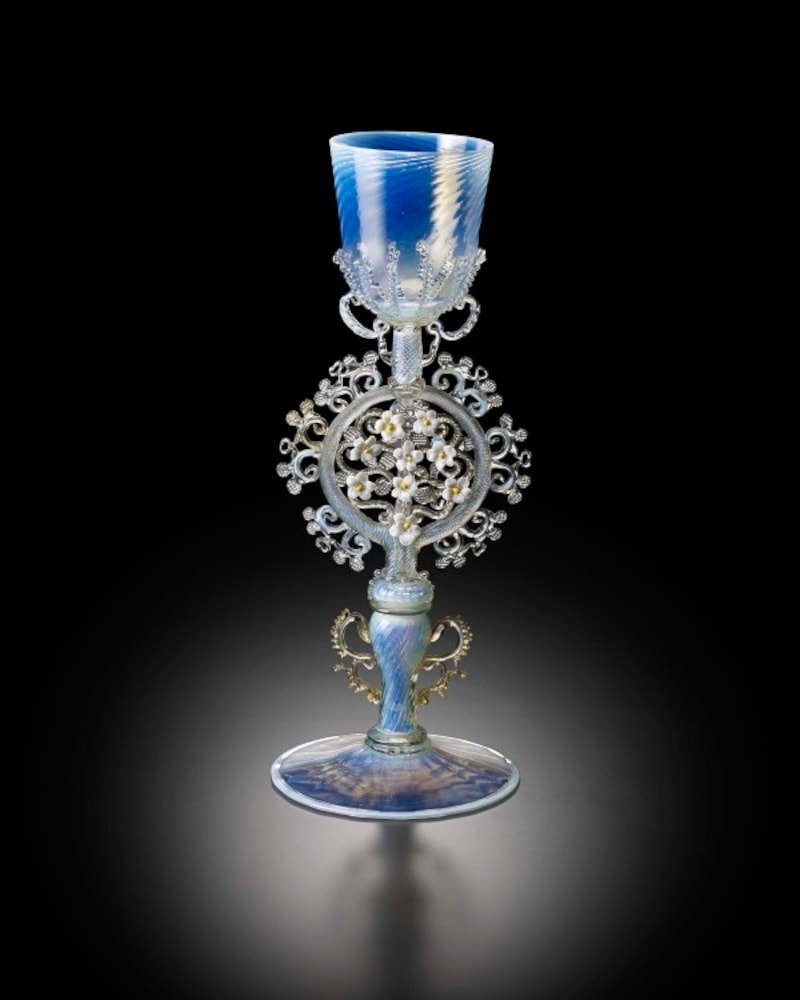 箱根ひとり旅の観光スポット:花装飾脚オパールセント・グラス・ゴブレット