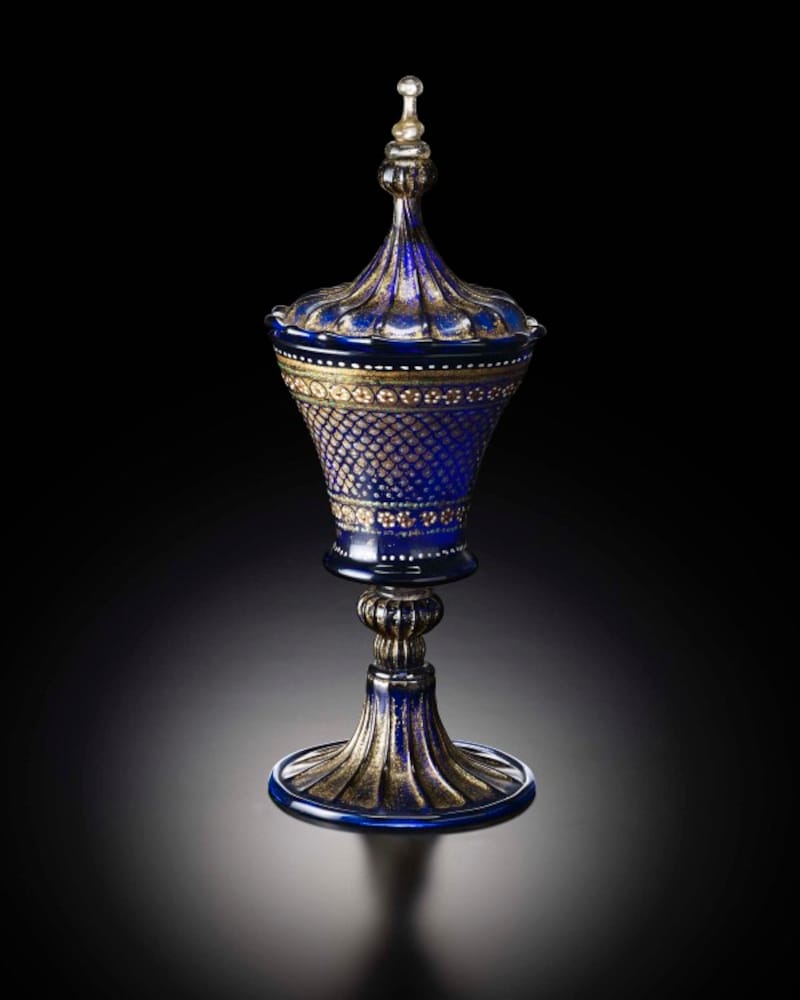 箱根ひとり旅の観光スポット:点彩花文蓋付ゴブレット