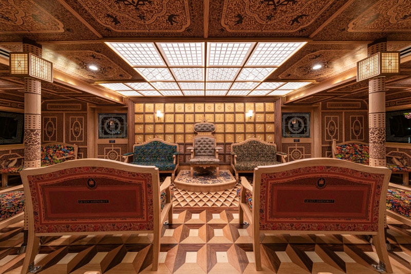 箱根ひとり旅の観光スポット:特別船室の女王陛下の玉座