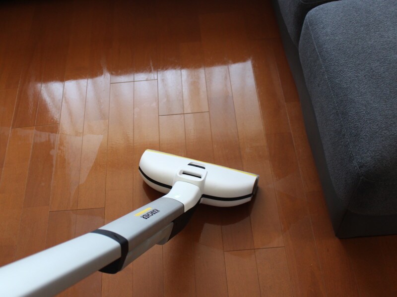 パワフルに回転しながら前に進むので、勝手に前に進みます。力が要るのは、むしろ引く方？