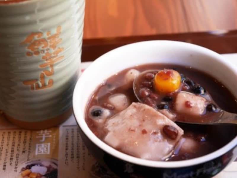 MeetFresh 鮮芋仙の「芋園4号(トッピング:あずき、タロイモ、タピオカ)」のMサイズ、HOT