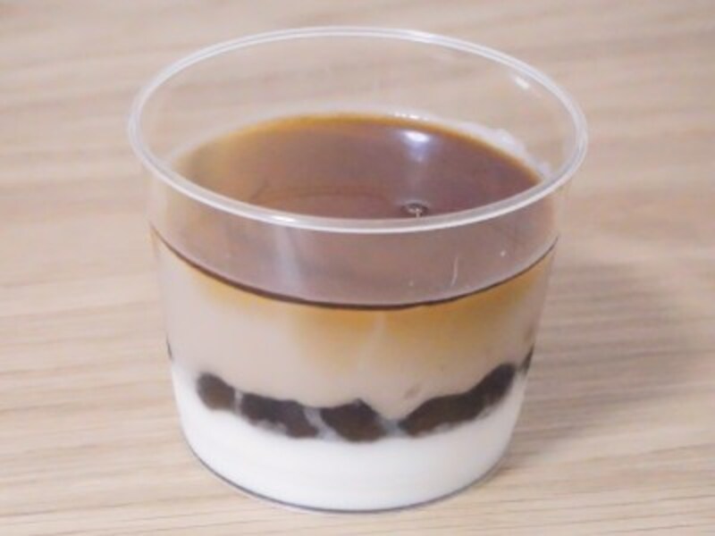 成城石井の『ココナッツと黒タピオカのミルクティーゼリー』／コンビニ・スーパーで買えるタピオカドリンク・タピオカスイーツ