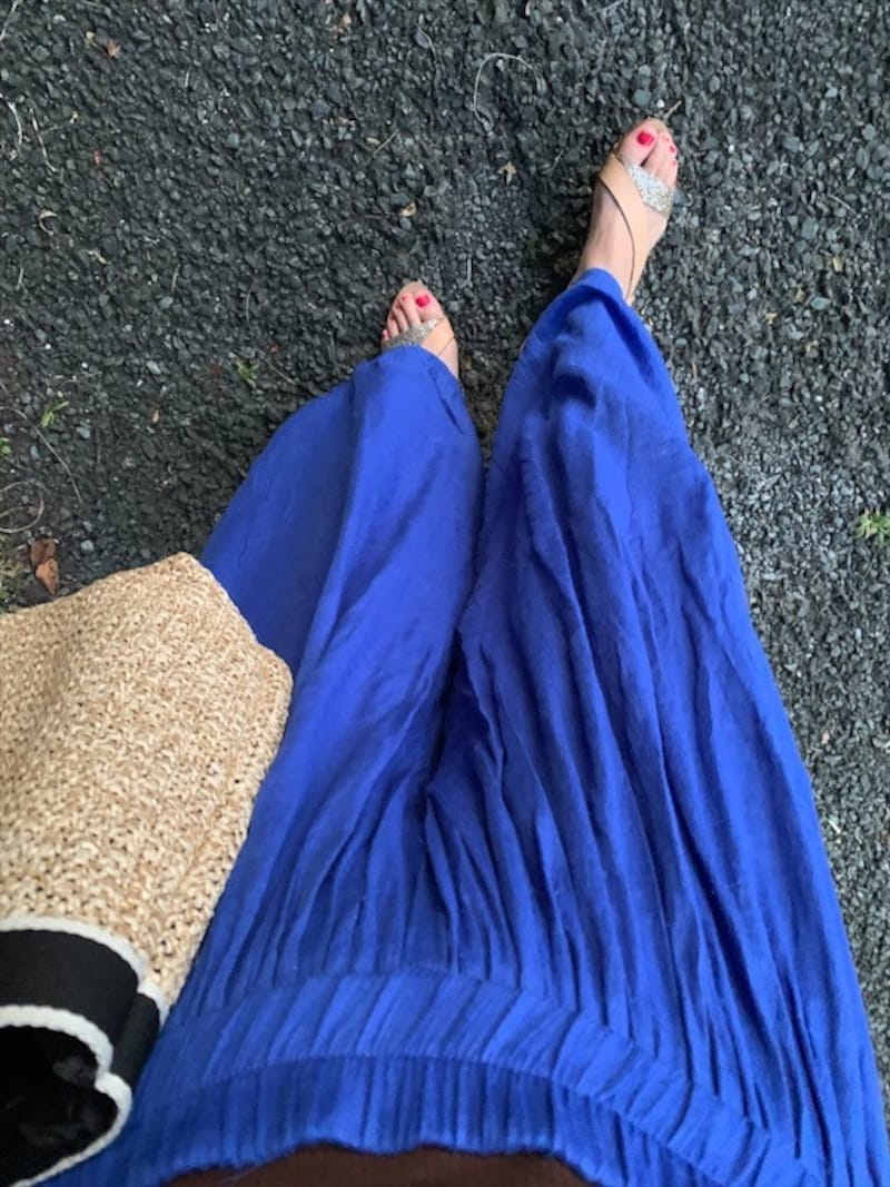 夏っぽいキレイ色＆サンダルの組み合わせは来年のお楽しみに……