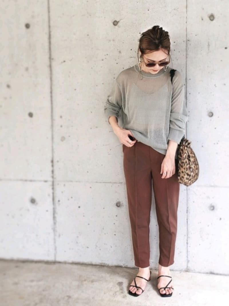 バッグやシューズの小物で取り入れるのが使い回しも効いてベストかも　出典：WEAR