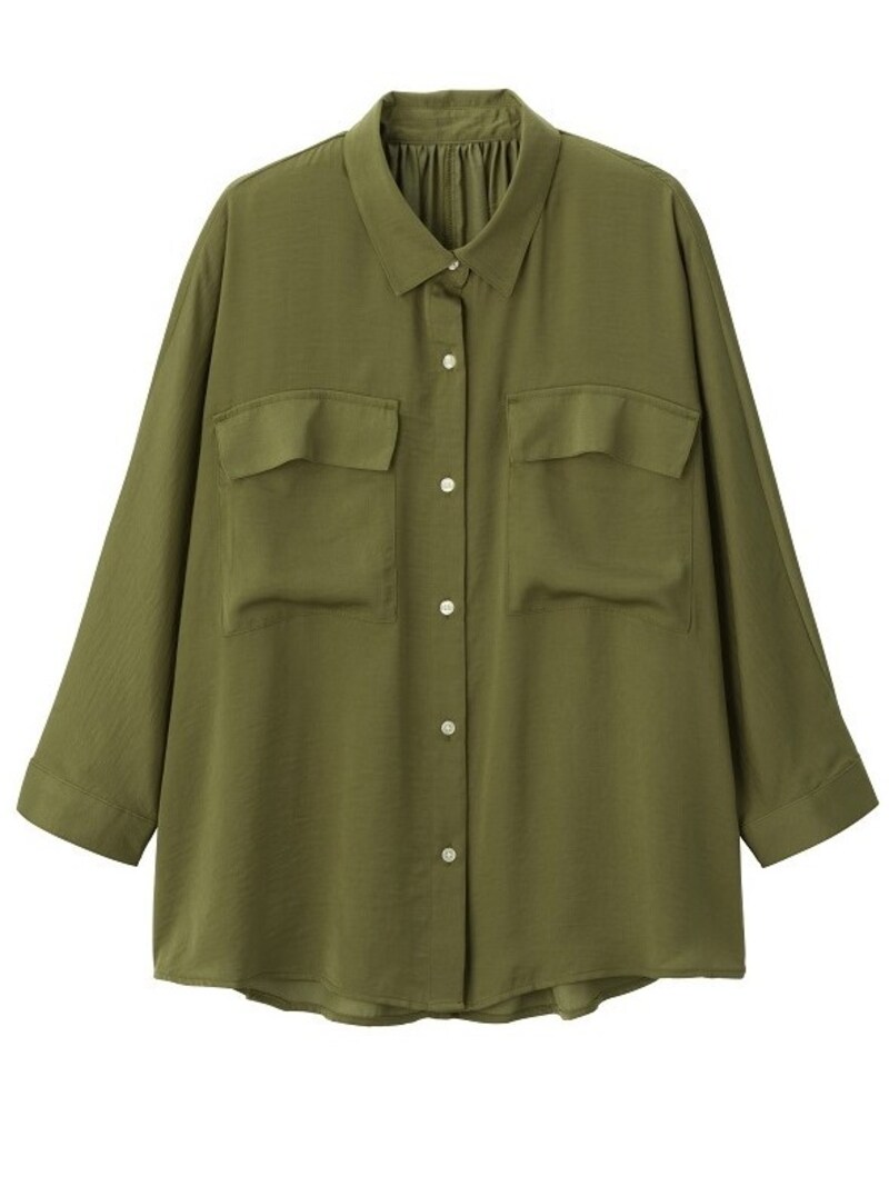 GU サテンダブルポケットブラウス 1990円（税抜）