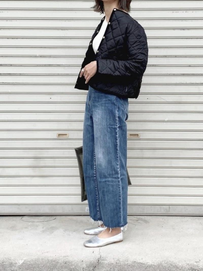 体型カバーができる太めデニムにはショート丈ジャケットが◎ 出典:WEAR