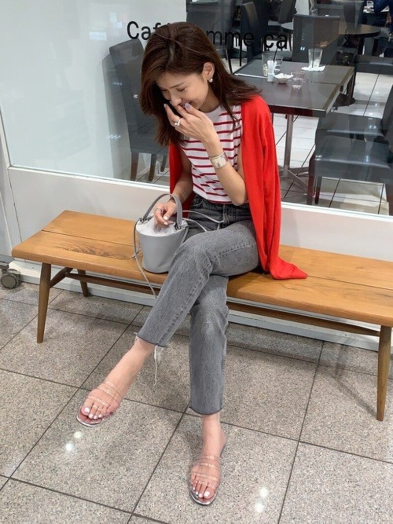 ユニクロのプチプラカーデもボーダーをおしゃれに見せるアクセントに　出典：WEAR