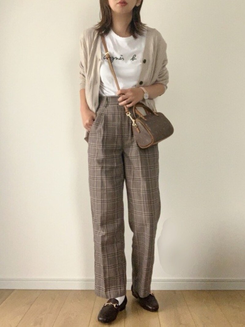 GUのざっくりカーデはかっちりしたチェックパンツにも合う　出典：WEAR