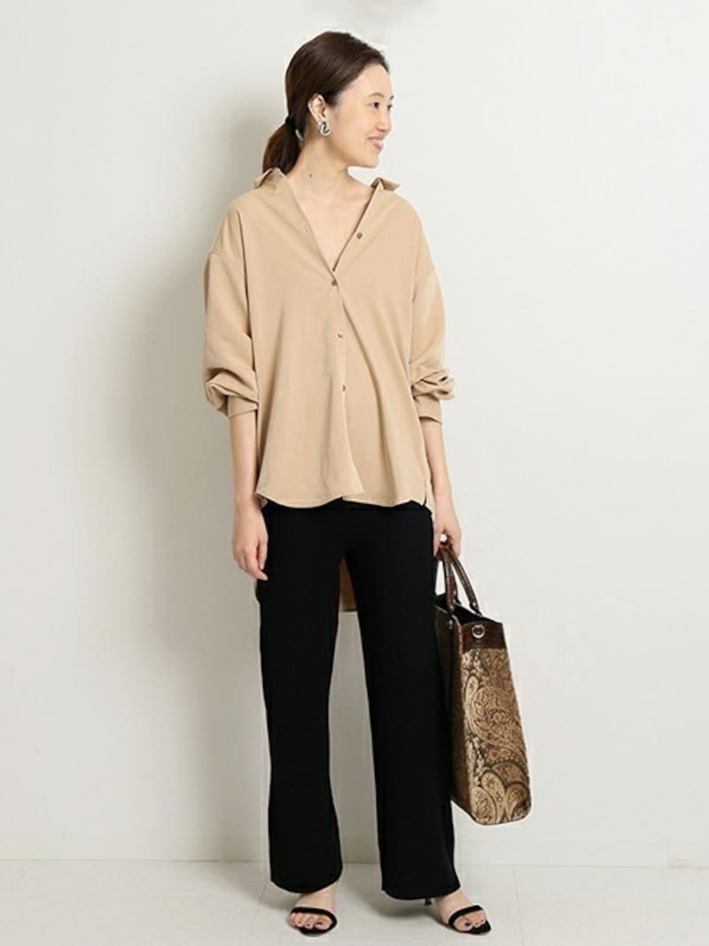 ゆったりシャツはお腹やヒップも隠してくれて便利　出典：WEAR