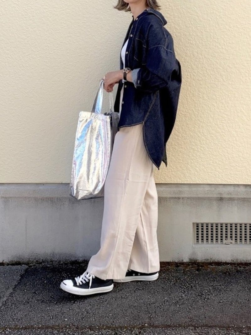 ゆるっとしたラインのパンツを引き締めてくれる効果が　出典：WEAR