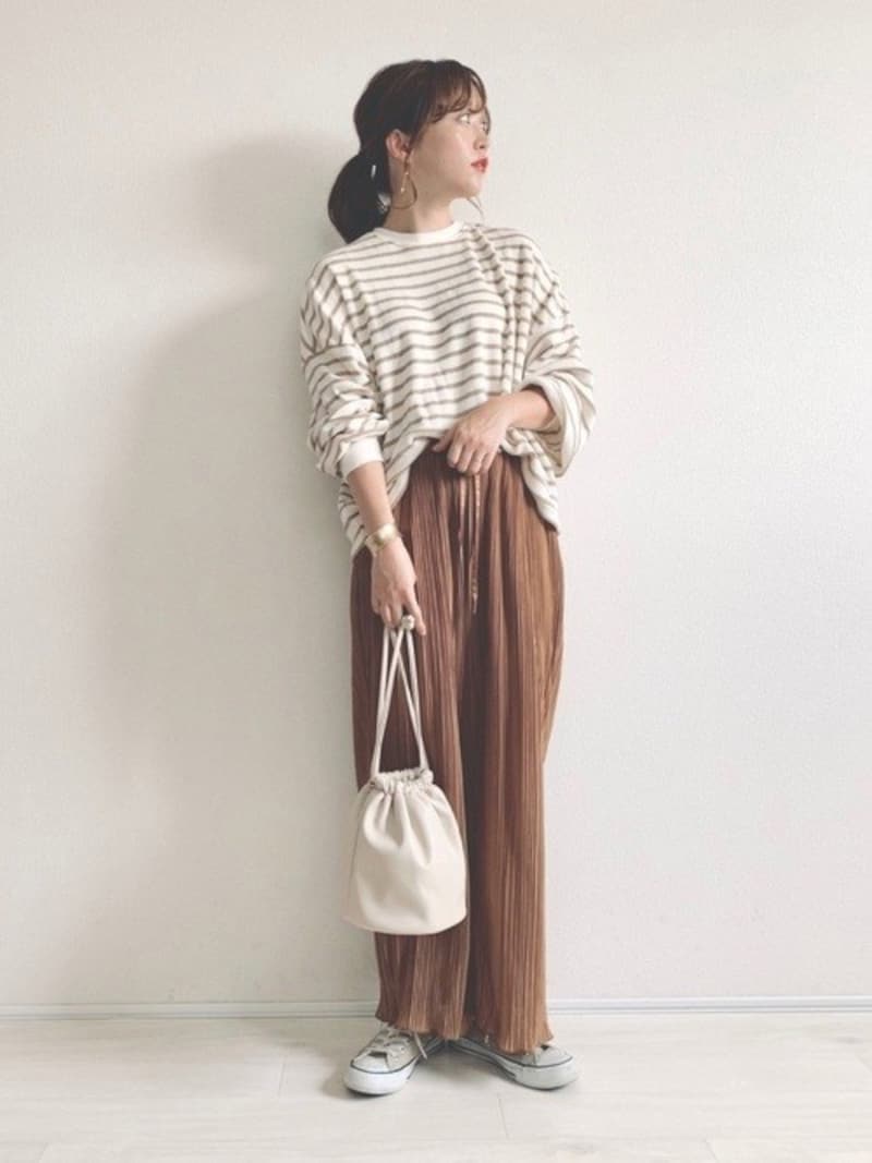 ワッフル地などシンプルなプルオーバーも値段の差が出にくいのでおすすめ 出典:WEAR