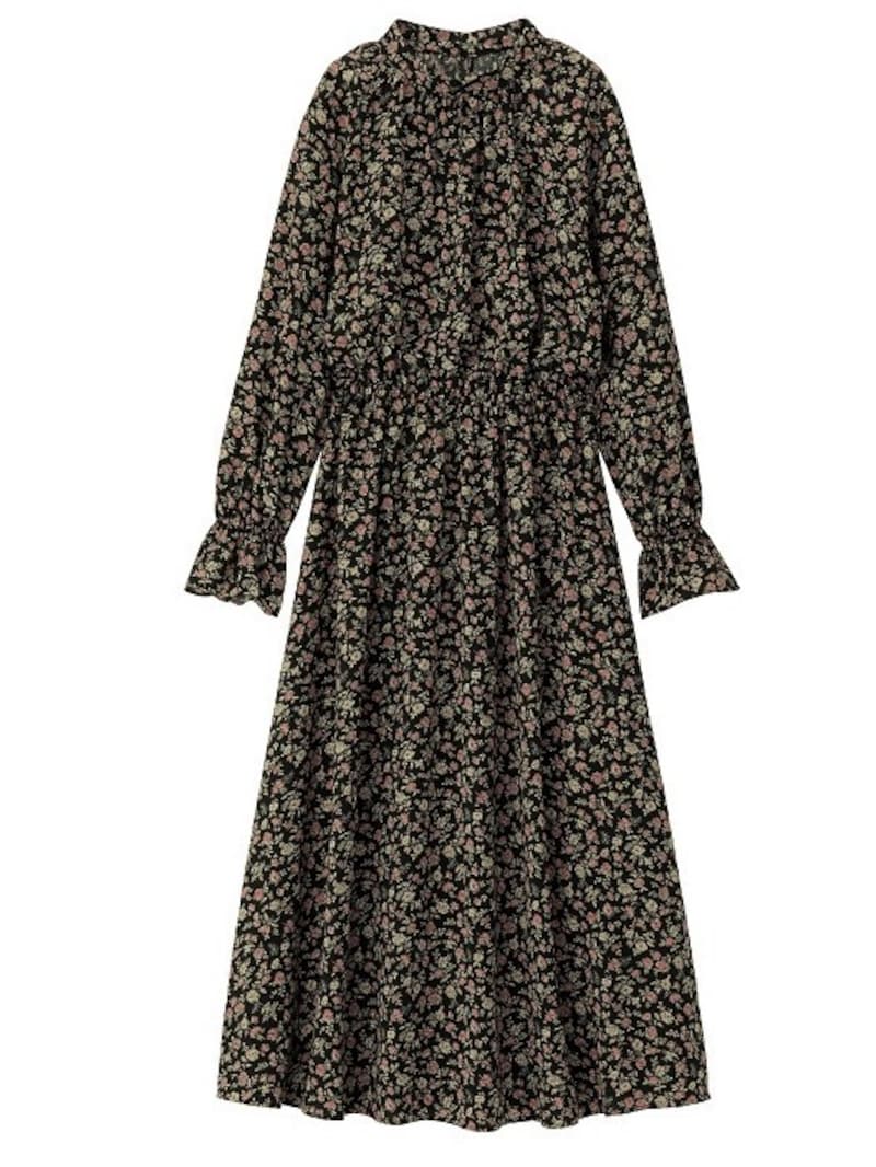 GU フラワープリントハイネックワンピース 2990円（税抜）