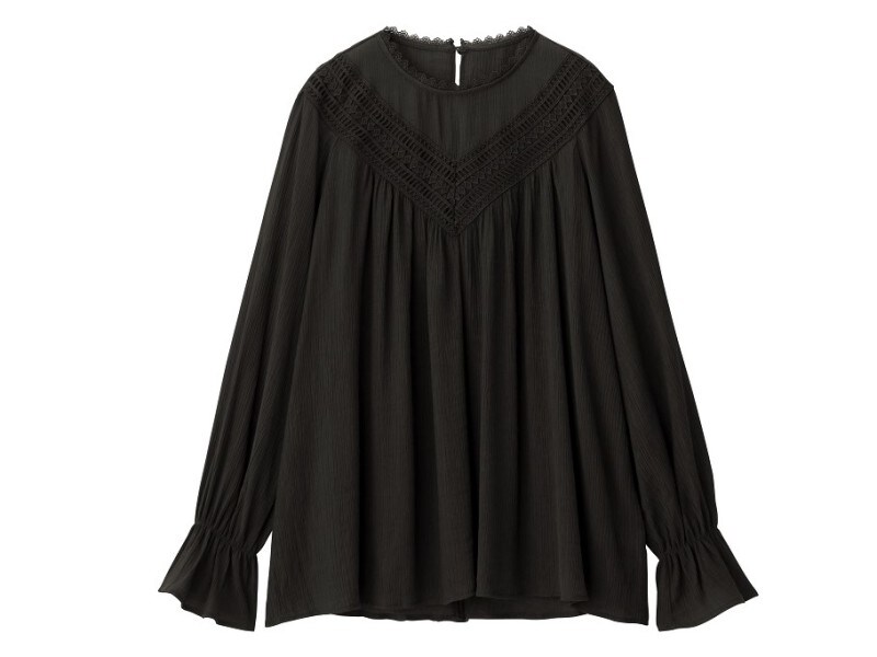 GU レースコンビネーションブラウス 1990円（税抜）