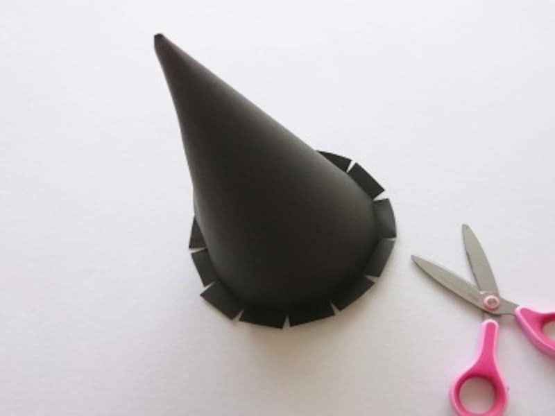ハロウィン帽子の作り方 魔女の帽子を100均材料で手作り 工作 自由研究 All About