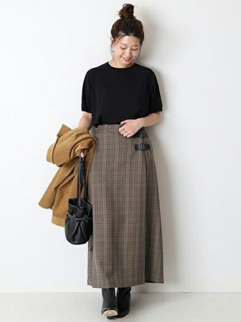 グレーのチェック柄は流行関係なく着まわせる一枚　出典：WEAR