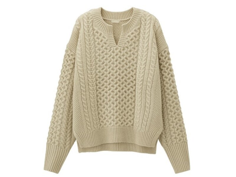 GU ケーブルキーネックセーター 1990円（税抜）