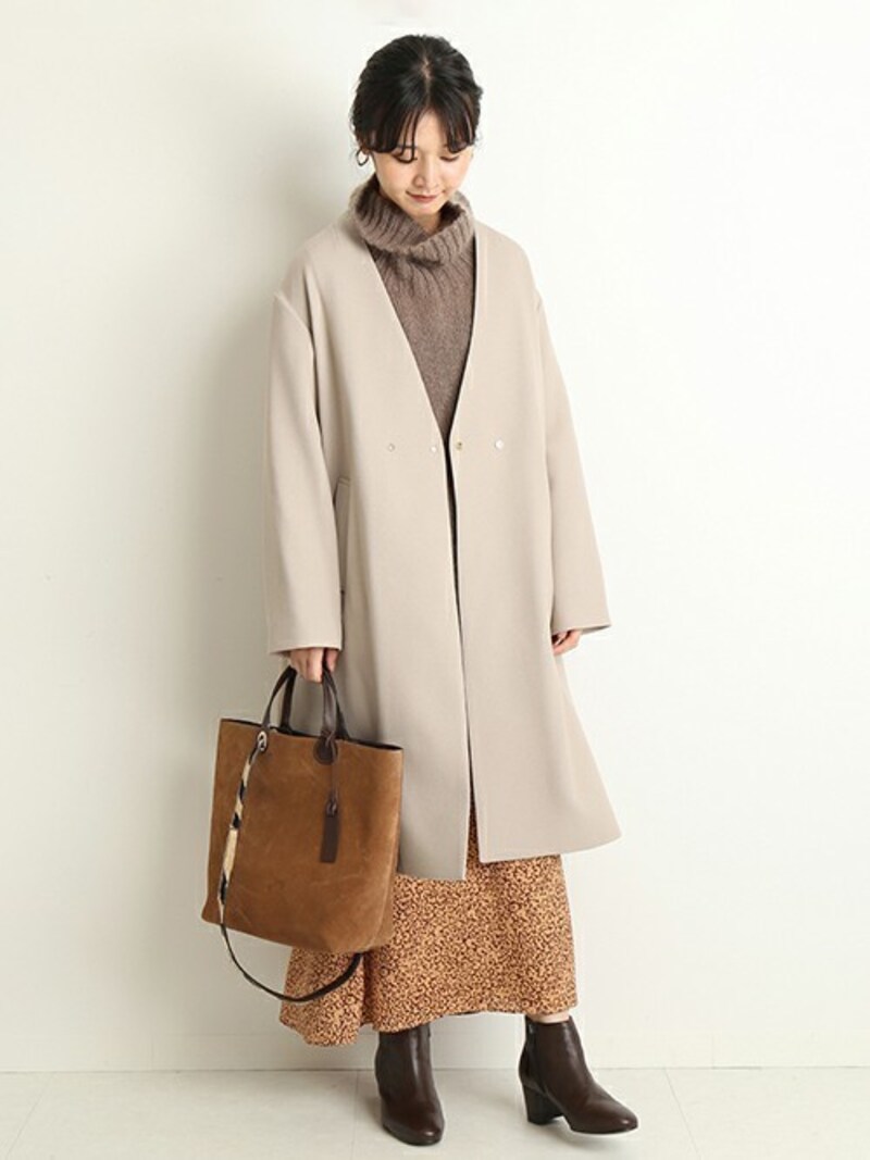 スカート＆ショートブーツを裾からのぞかせる着こなしも◎　出典：WEAR