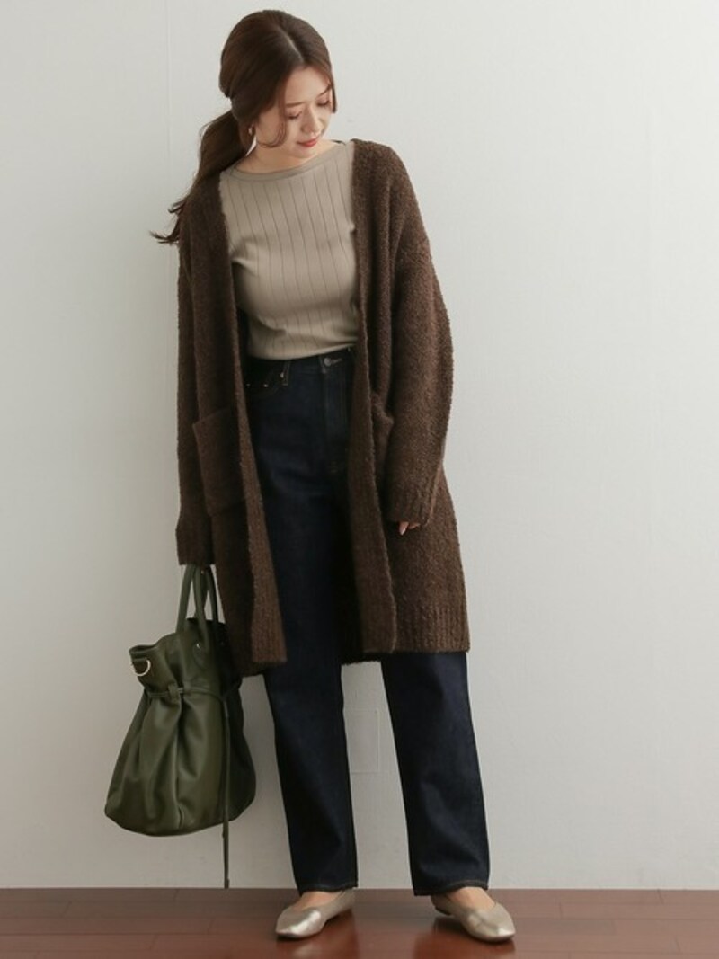 ロングカーデは一枚でも、上からコートも羽織れて着回し面でも◎　出典：WEAR