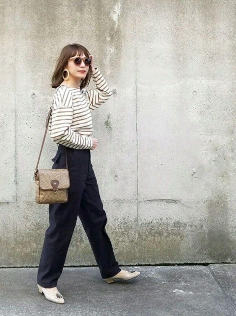 定番のボーダー＆デニムコーデをきれいめパンツにすると洗練された印象に　出典：WEAR