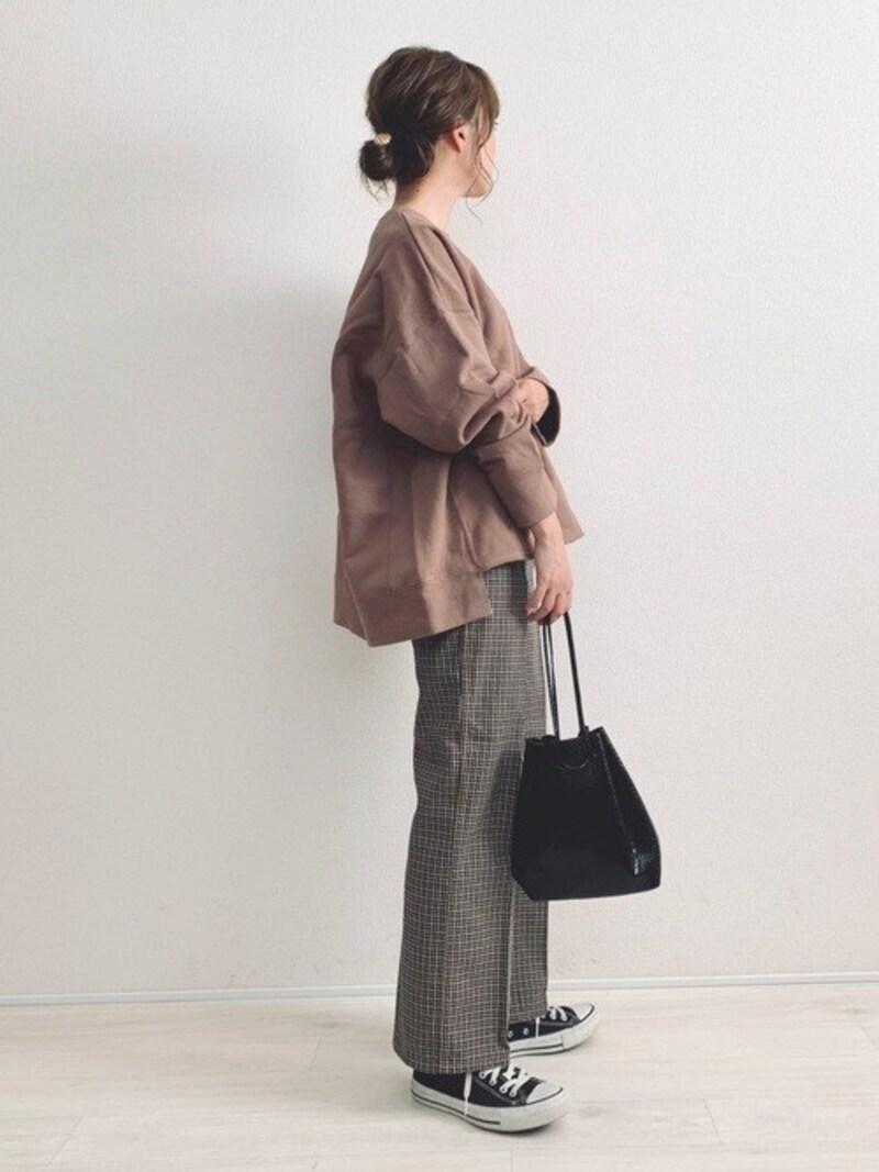 この先も着られそうなユニクロユーの新作チェック柄パンツ　出典：WEAR