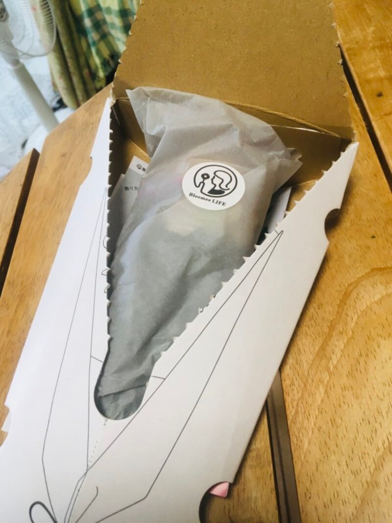 花が痛まないよう丈夫に包装されている