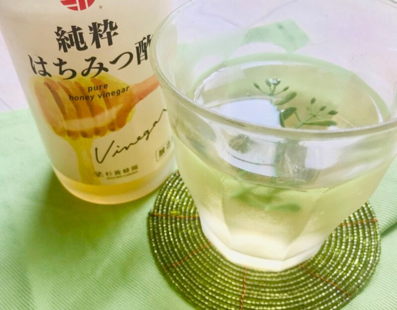 炭酸で割ってハーブを加えるとより爽やか