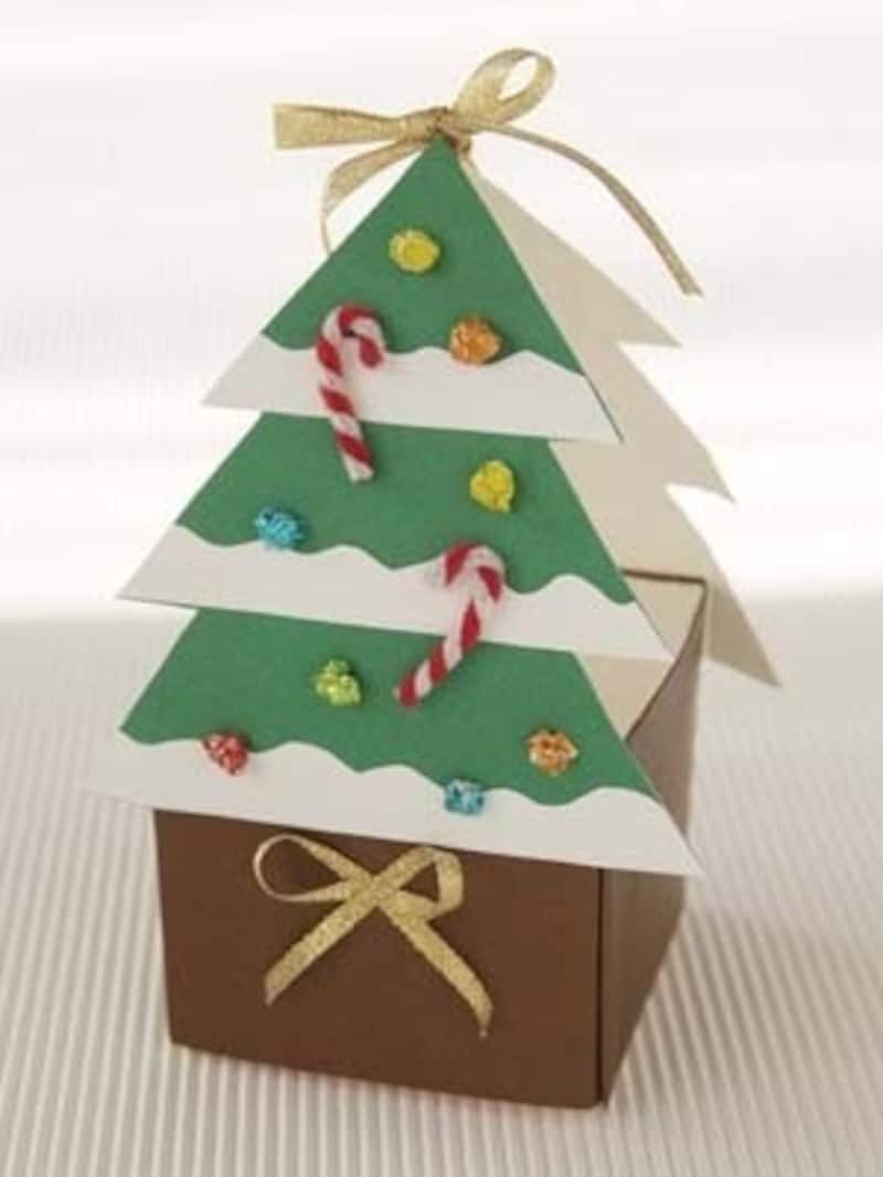 牛乳パックで簡単工作！クリスマスツリーのプレゼントボックス