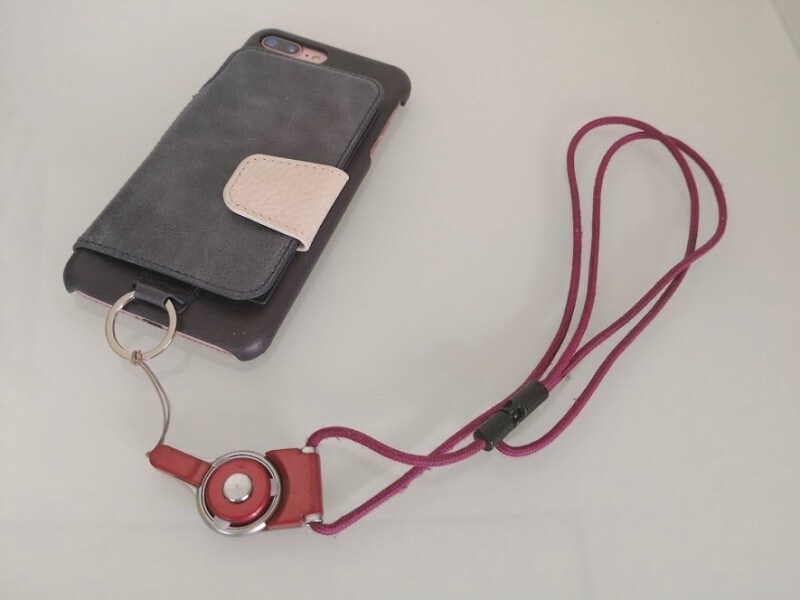 iPhoneケースRAKUNIハンドストラップ付き