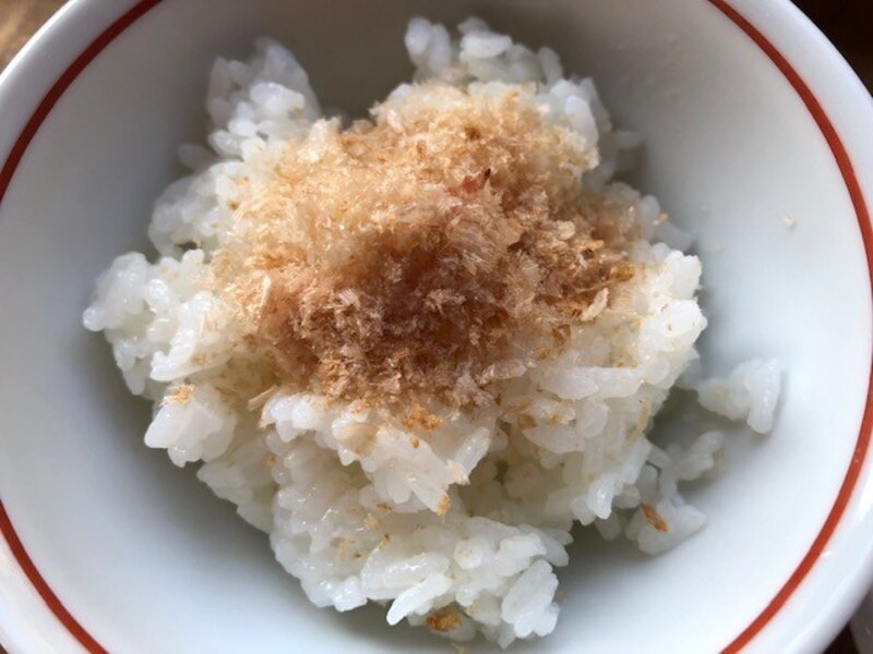 秘伝の調味料で味がついているので、そのままご飯にかけていただける