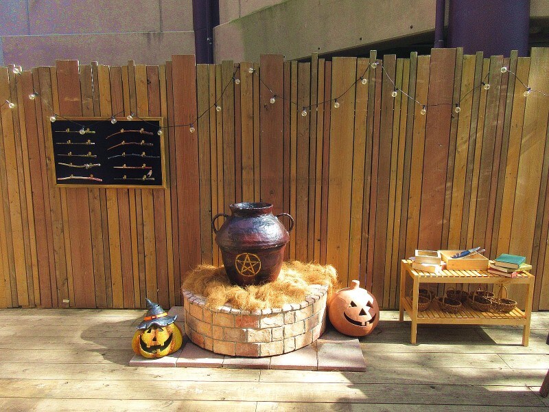 星野リゾート リゾナーレ熱海 熟練の魔女と一緒に呪文を唱えておいしいお菓子をもらえる「魔女の呪文レッスン」