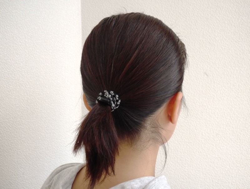 エル・エリクソン　ポニーテール チューブでまとめ髪