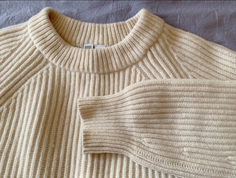 昨年からの手持ちニットは襟ぐりや袖口など着る前にコンディションのチェックを　