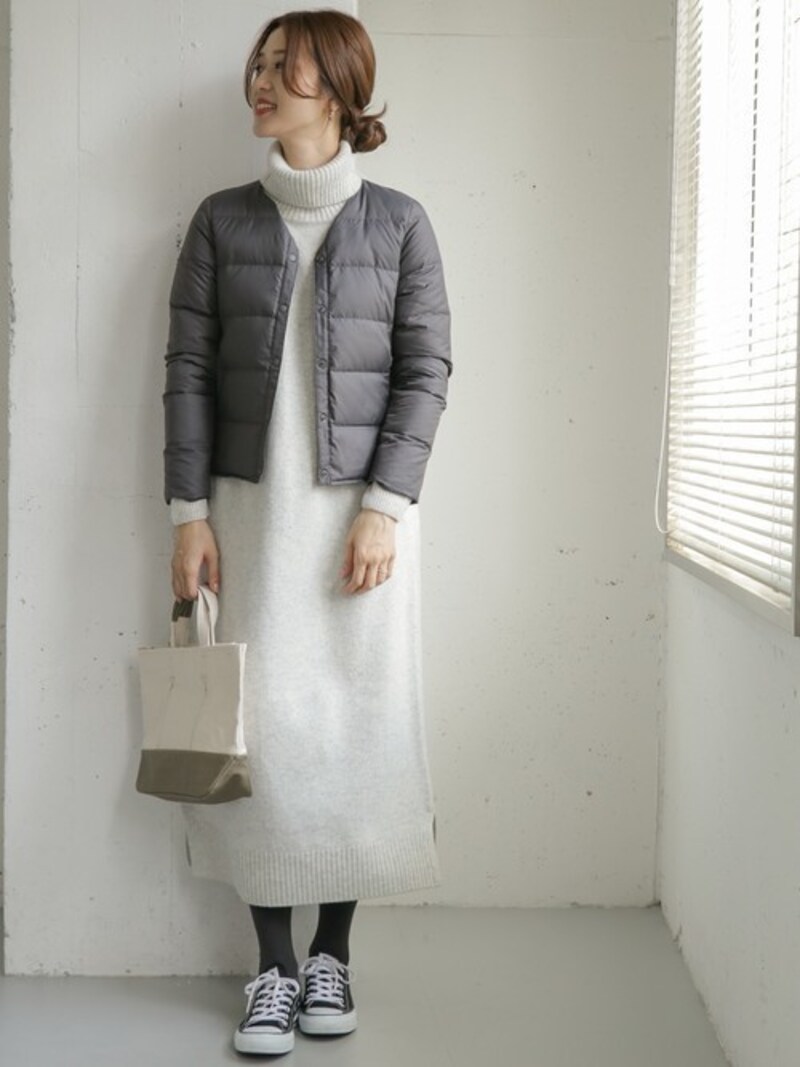 一枚でも、コートの下にも着られる薄手のアウターは着回し度抜群　出典：WEAR