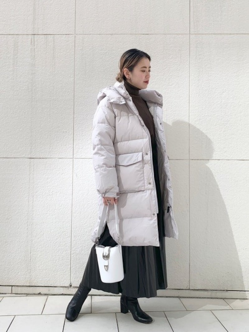 グレーやベージュ、白など明るいカラーはおしゃれ度アップ　出典：WEAR