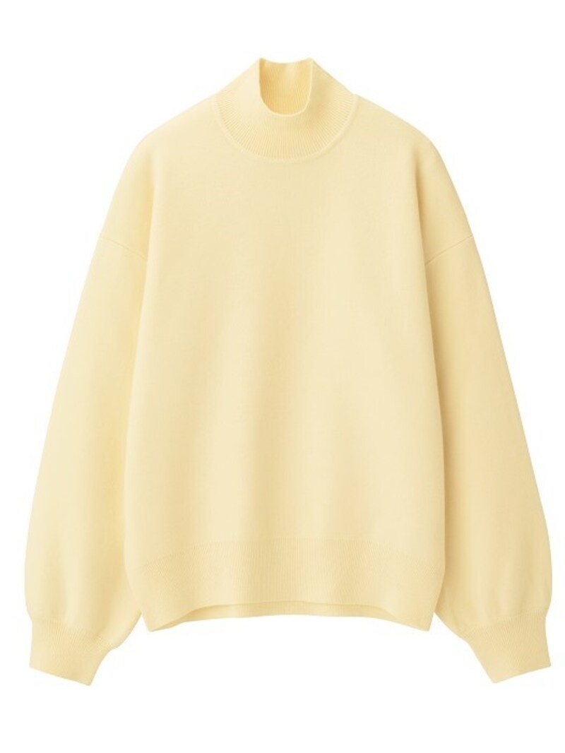 GU スウェットライクハイネックセーター 1990円（税抜）