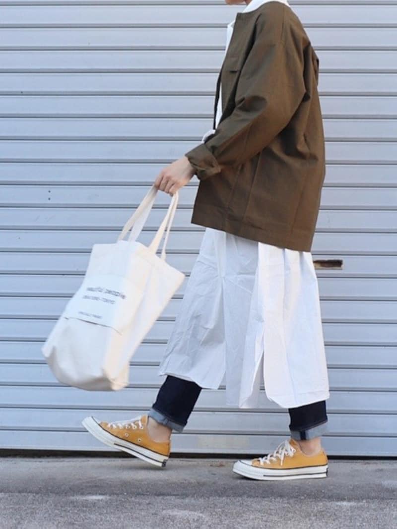 無印良品のノーカラーブラウスを羽織り風に着ても◎ 出典:WEAR