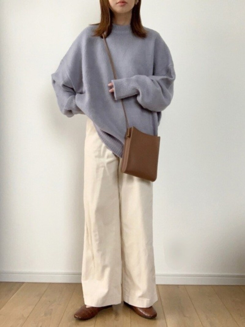 「ハイウエストコーデュロイワイドストレートパンツ」はコーデを明るくしてくれる　出典：WEAR