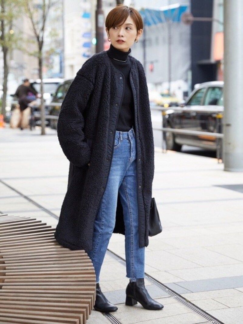「ボアフリースノーカラーコート」は黒ならよりきれいめな印象に　出典：WEAR