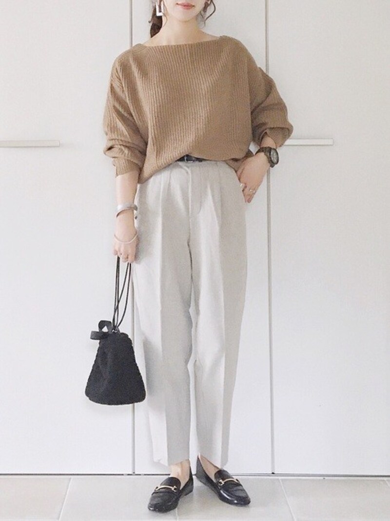 見た目がきれいめな「起毛タックテーパードパンツ」は裏地も暖かくて◎　出典：WEAR