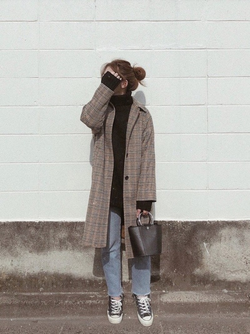 トラッドなイメージで品よく着られる「ウールブレンドチェックステンカラーコート」　出典：WEAR
