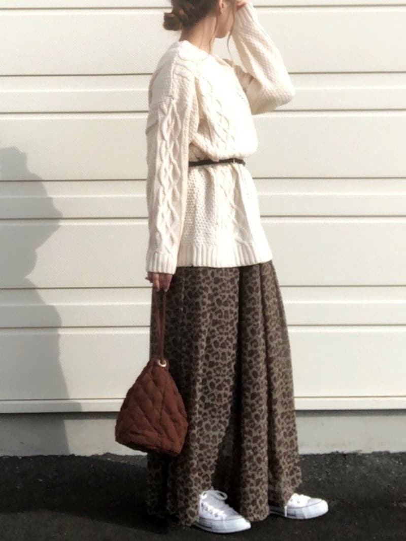 ゆったりニットがチュニック丈&ベルト付きで使いやすい 出典:WEAR