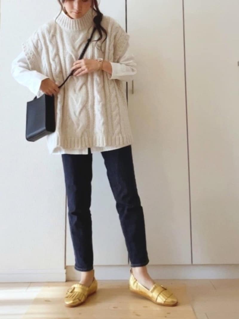 ロンT、シャツ、ブラウスとアイテム問わず重ねてOK  出典：WEAR