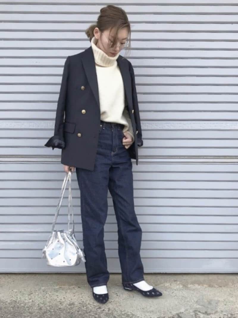 流行り廃りのない「紺ブレ」もアラフォー女性の強い味方 出典:WEAR