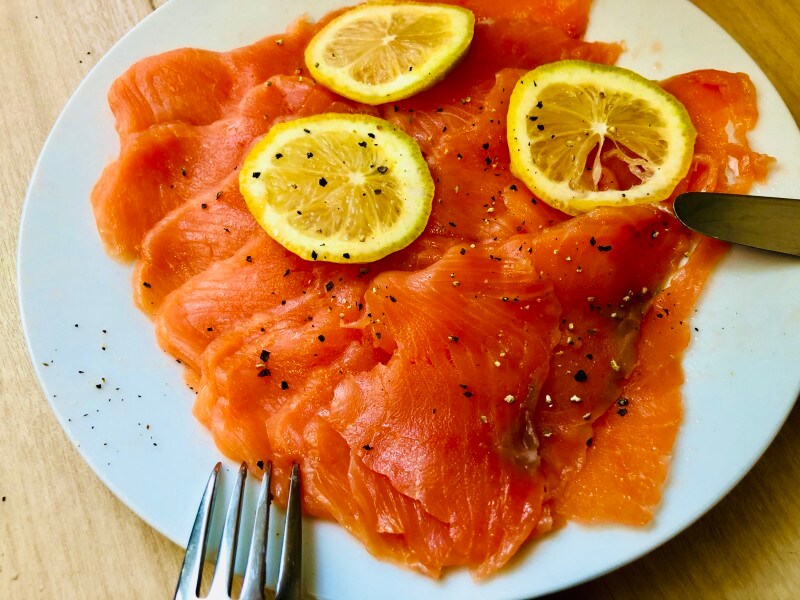 美味しいから、レモンと黒胡椒だけで材を味わって。