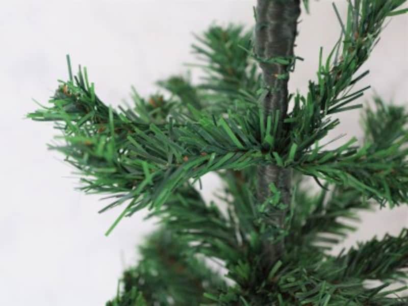 キャンドゥ・クリスマスツリー 60cm  100円とは思えないクオリティの高さです。